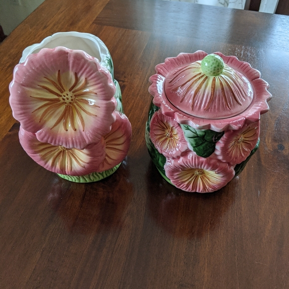 Decanter with Lid and Vase - Picture 2 of 9